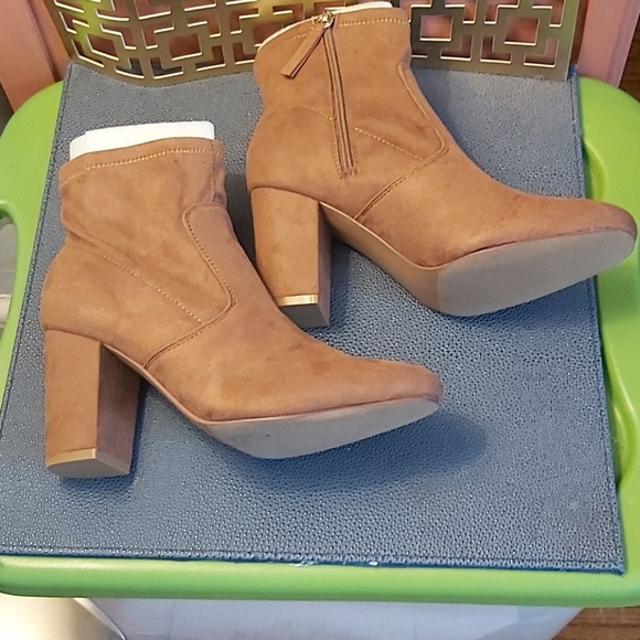 Brand New Faux Suede Fall boots 8.5M - Picture 3 of 6